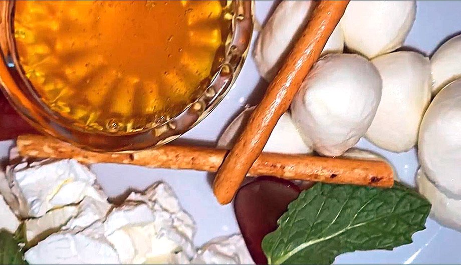 Сырное плато. Доставка еды Ирпень, Буча. Ресторан Шато парадиз, доставка еды на дом в Ирпене и Буче
