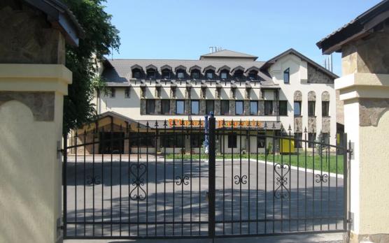 Complex Hotel Restaurant Sauna Irpin. Chateau Paradise, hotel and restaurant complex in Irpen