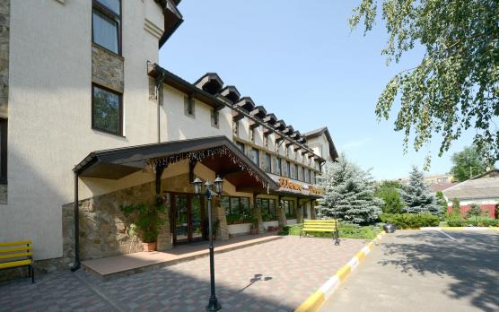 Complex Hotel Restaurant Sauna Irpin. Chateau Paradise, hotel and restaurant complex in Irpen