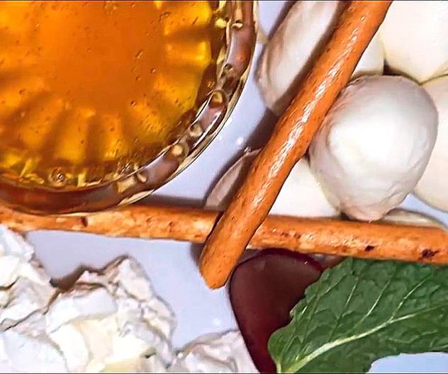 Сырное плато. Доставка еды Ирпень, Буча. Ресторан Шато парадиз, доставка еды на дом в Ирпене и Буче